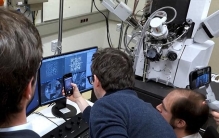 比细菌还小！全球最小二维码诞生，数据能存上千年