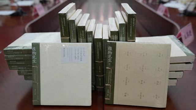 写植物的书这么多,为什么这部会火?它背后有位“霸道总裁”