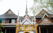 西双版纳最火古寨：外表满是商业味，村民却靠分红躺赢