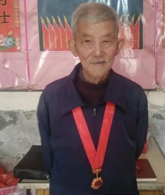 97岁，74年，30元——他用最后一笔党费丈量忠诚的深度