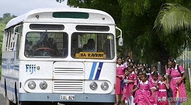世界上最可怜的国家：整个国家只有两辆公交车，本地人吃菜都奢侈