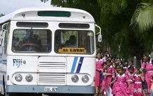 世界上最可怜的国家：整个国家只有两辆公交车，本地人吃菜都奢侈