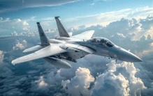 ：F-15“鹰”：不用电传照样称王？揭秘三代机之王的“机械美学”