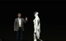 仿生机器人十强名单出炉：小鹏IRON「猫步」刷屏，首形松研忙着1:1复刻