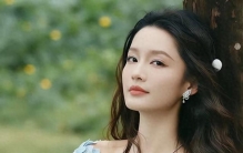 李沁：昆曲闺秀逆袭成荧幕顶流，颜值身材双绝，却深陷三大争议