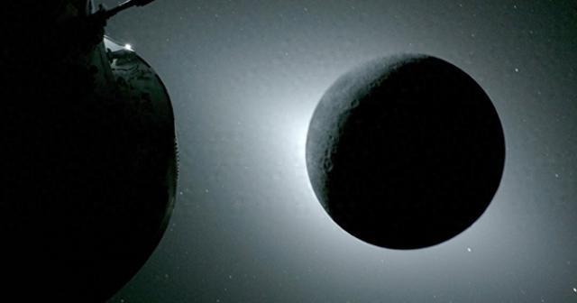 震撼的美!宇航员刚刚从人类到达的最远地方传回了新月球照片