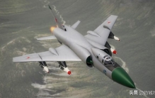 全球最重战机图 - 128：北极上空的 钢铁巨兽，专为猎杀 B-52 而生！