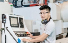 机械类专业就业真相：别再被“万金油”“越老越吃香”骗了