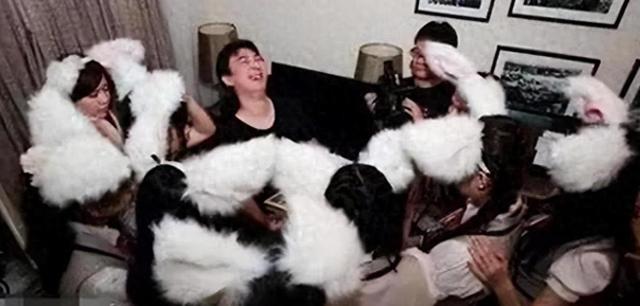 娱乐圈丑闻再起波澜：明星自曝黑幕，背后真相让人沉默