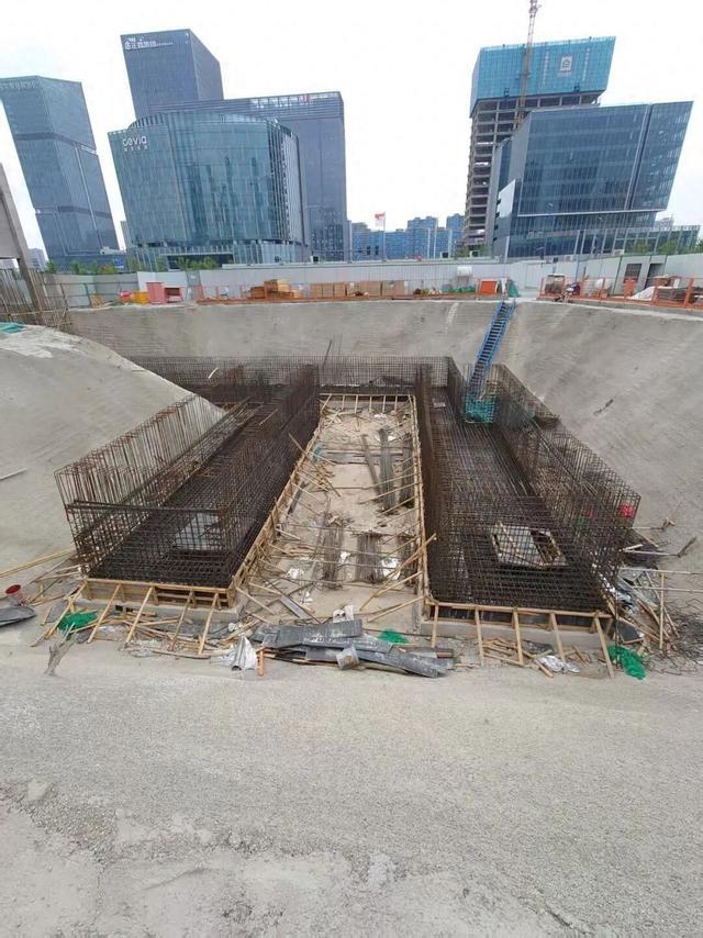 实探胖东来郑州店施工现场，前期工程基本收尾，“预计今年10月开业”