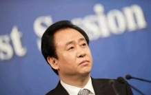 许家印当庭认罪：首富落幕，2.44万亿窟窿谁来填？