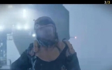 男人独自探索宇宙竟碰到了巨大的外星生物