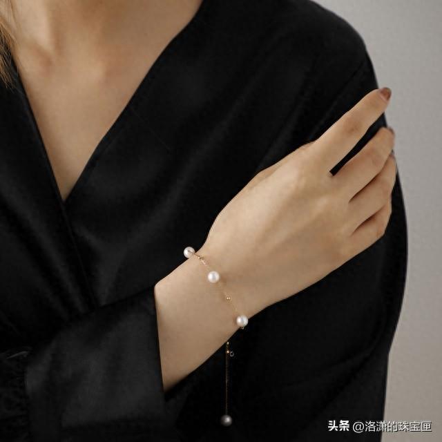 让中年女性沉迷的七大首饰排行榜：沉迷的从来不是首饰本身。