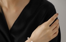 让中年女性沉迷的七大首饰排行榜：沉迷的从来不是首饰本身。