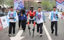 人形机器人半马冠军出炉 “闪电”夺冠，超越人类世界纪录