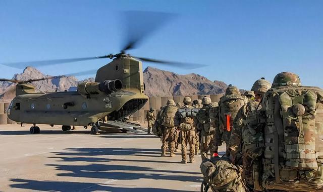 大批美军火线做“逃兵”，白宫扛不住了，军事神话轰然倒塌