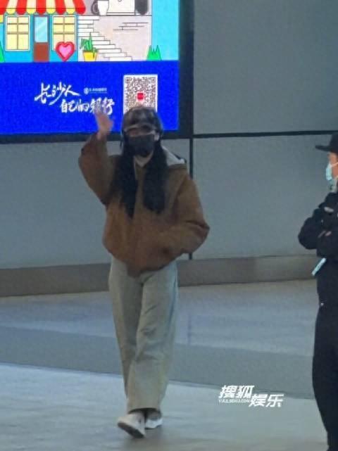 内娱女星真相：光鲜全是演，背后全是算计！