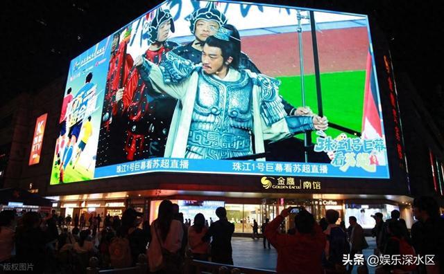 何润东一夜翻红：48岁“躺赢”6000万，娱乐圈最魔幻的反转来了！