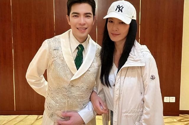 娱乐圈“最渣”女演员，私生活非常混乱，无缝衔接17个男人！