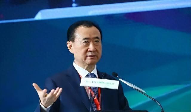 顶不住了？72岁王健林被逼到崩溃，6000亿负债，连利息都快付不起