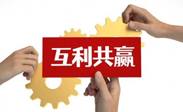 选择聪明过人、精力充沛的商业伙伴，但更重要的是他们要正直诚信