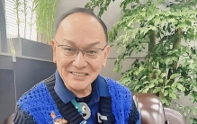 知名港星自曝炒股亏掉3000万，大曝女星饭局内幕，支票金额随便填