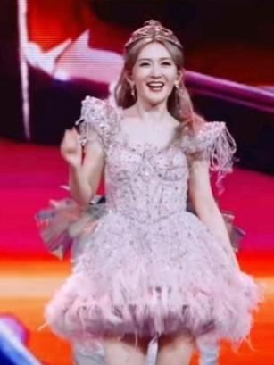 谢娜成都演唱会一票难求，半个娱乐圈集体应援排面拉满