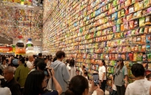 “五一”不卖货的全球最大零食店为何赢了人心？