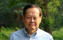 今天咱们要聊的杨振宁，大概是当代最具争议也最被低估的科学大家