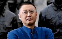 放弃副市长跑去捡破烂，如今身无分文，却成为世界最富有的人之一