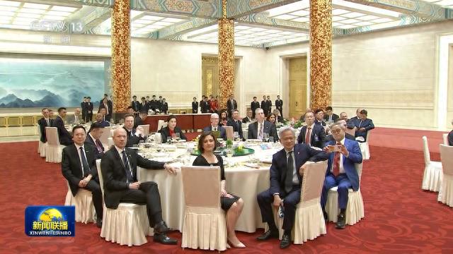 晚宴座位曝光：中美大佬同桌破冰，暗藏产业链博弈