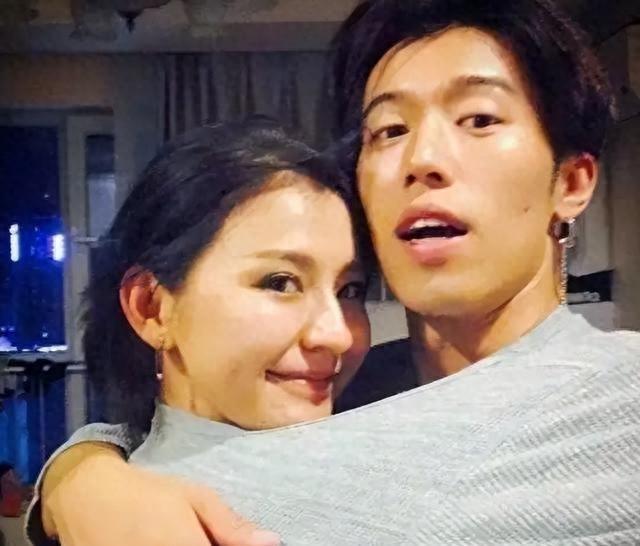 一天五个瓜!张婉婷割腕,李连杰坦白婚姻现状,白鹿事件迎来翻转