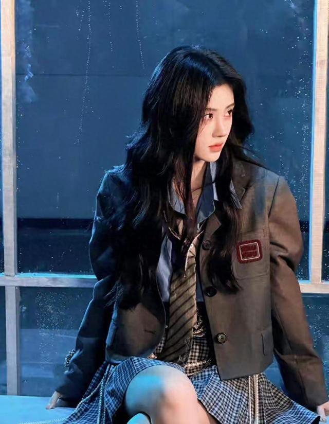 明星被公司举报逃税,背后藏着什么秘密?税务稽查揭开行业黑幕