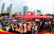 万人吃虾挑战“全球最大规模小龙虾品鉴会”吉尼斯记录
