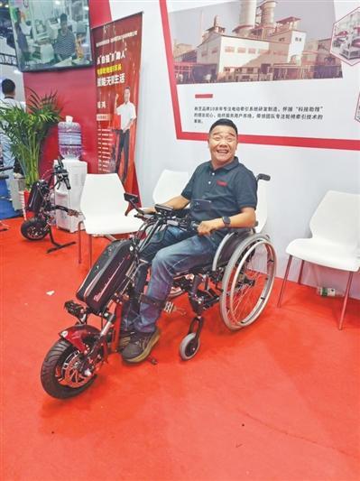 他是脑瘫患者,摆过修车摊,如今跨界“造车”帮助更多残疾人