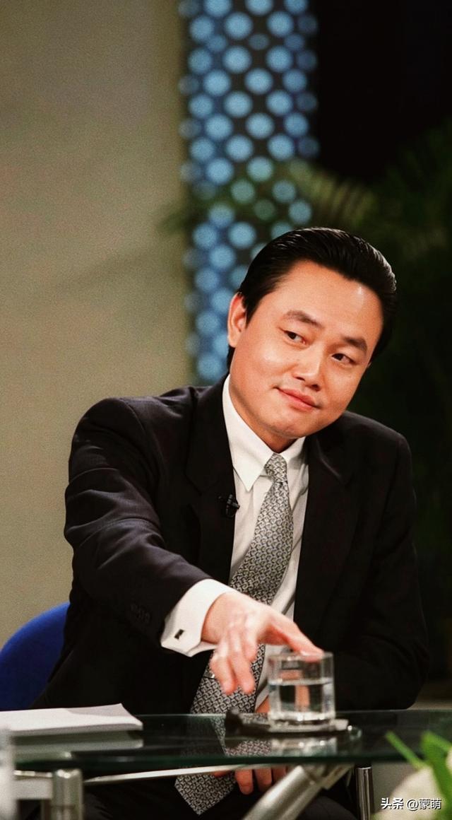 35岁白手登顶中国首富!没人能复刻的草根逆袭,戳破当代年轻人