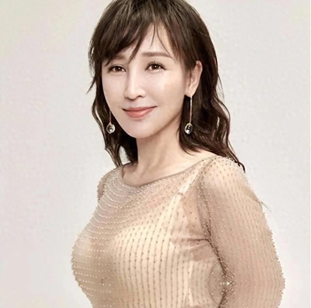 她押上一生赌一个穷小子,他赌上一生写7部情书:娱乐圈最豪赌局