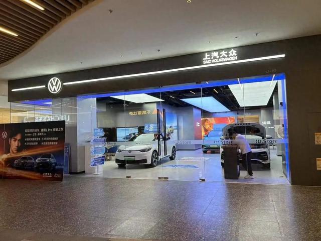 车市一线调查：燃油车集体降价，“几年前落地17万的车，现在裸车只要9万元”，但甩卖也难卖