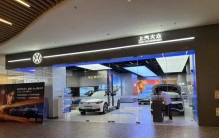 车市一线调查：燃油车集体降价，“几年前落地17万的车，现在裸车只要9万元”，但甩卖也难卖