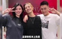 王嘉尔奔赴法国参加婚礼！3个表情封神，这才是娱乐圈顶级...