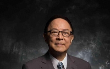突发！香港娱乐圈 "造星之神" 钟景辉离世，周润发吴孟达全是他门生