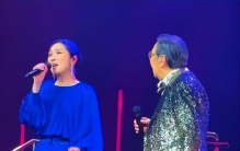 94岁香港艺人“修哥”红磡演唱会，近5小时45首歌，成功挑战吉尼斯世界纪录，刘德华、张学友、陈奕迅、杨千嬅等到场支持