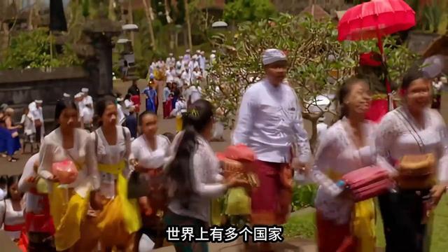 世界上最"混乱"节日,男女集体"耍流氓",很多美女被亲哭