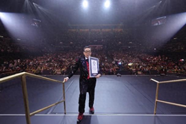 港媒：94岁胡枫举办演唱会破吉尼斯世界纪录，刘德华、张学友等到场支持