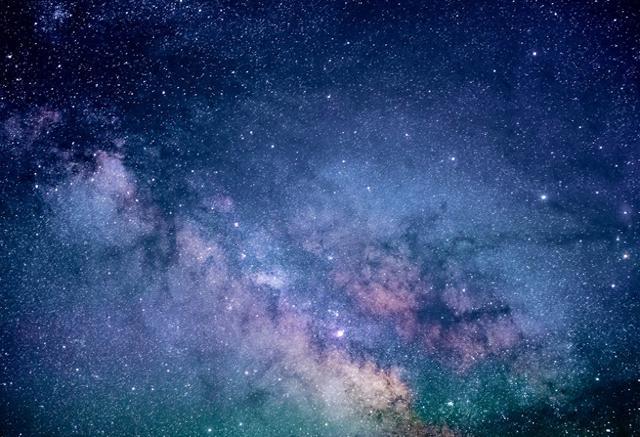 宇宙探秘:从大爆炸到暗物质——人类对浩瀚星空的终极追问
