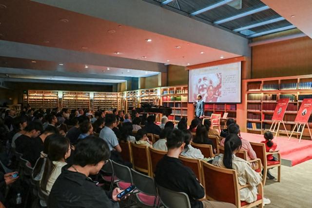 在科学元典名篇赏读沙龙上，“爱因斯坦遇上莫扎特”