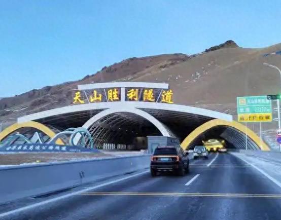 22公里山体被掏空 中国这条世界最长高速隧道 硬把7小时缩成20分钟