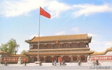 三年困难时期的中南海，周恩来劝毛主席吃点肉，主席一句“你吃了吗”就把总理的口给堵上了