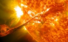 宇宙探索·磁重联：太阳耀斑与宇宙粒子加速的隐形引擎