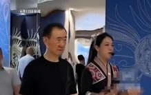 被立案逼债后，71岁王健林罕见现身，瘦成皮包骨王思聪丝毫不操心